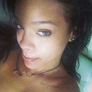 Rihanna no makeup